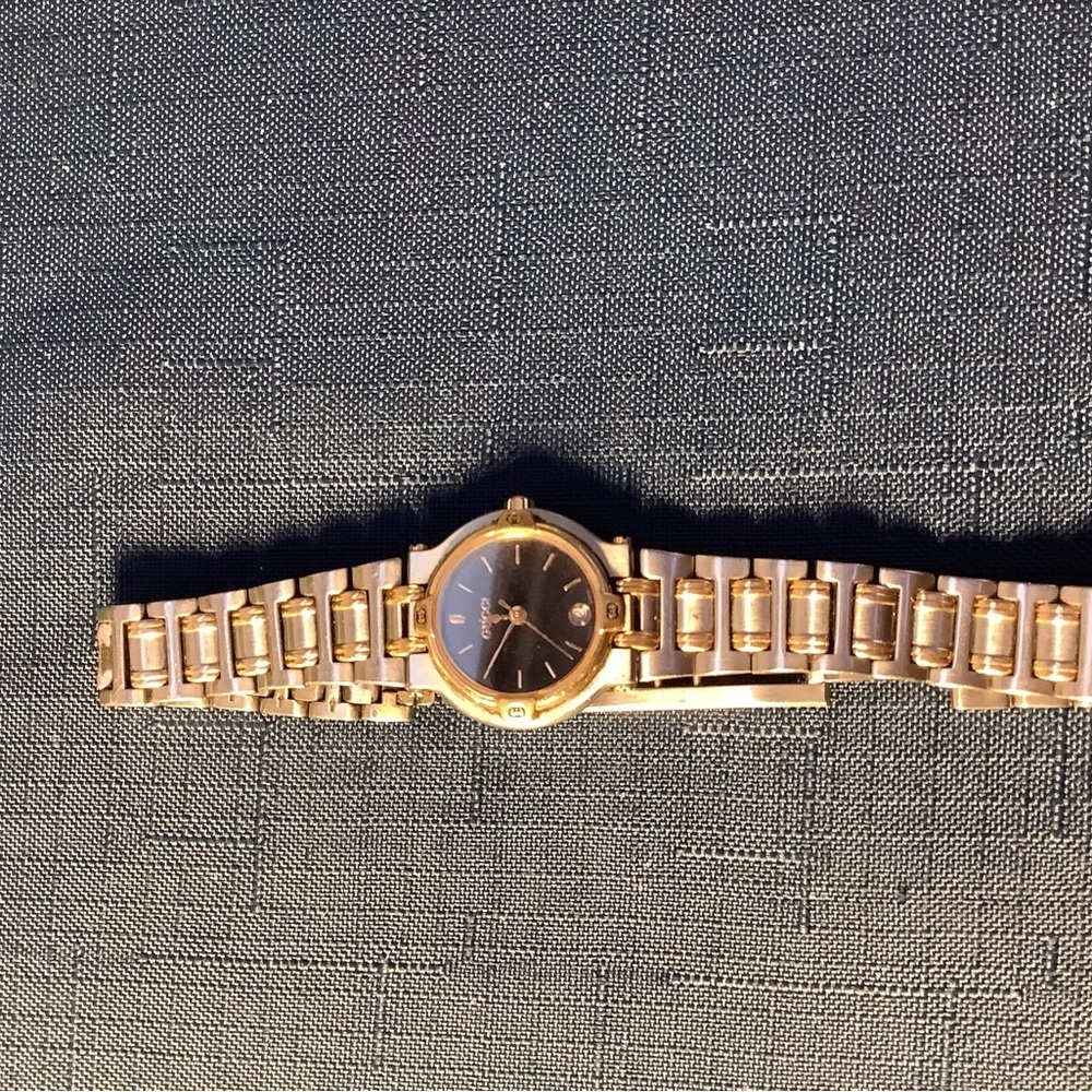 Gucci Watch Women's - Picture 5 of 8